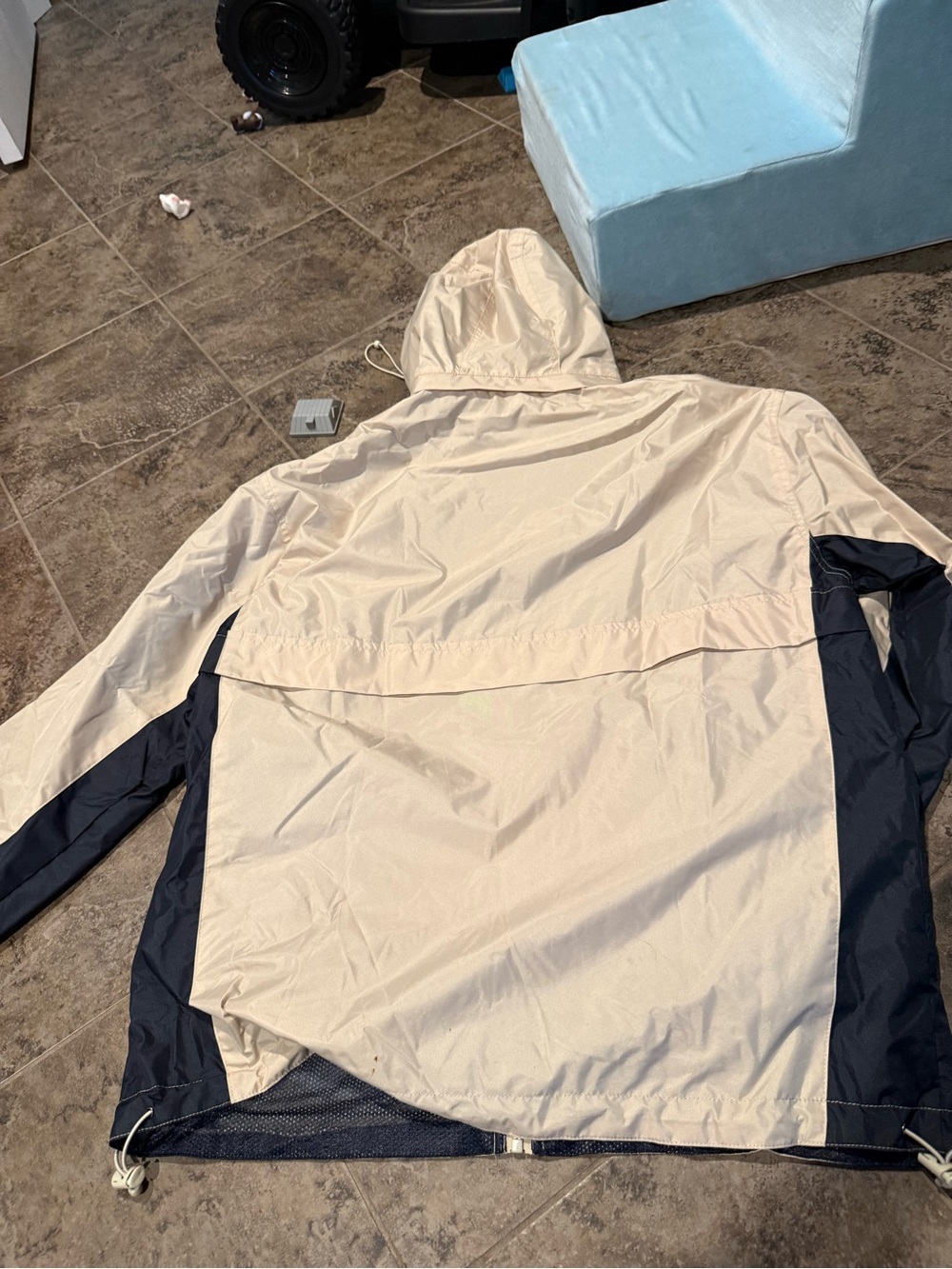 Bryce Canyon national park Utah USA raincoat designed in USA few spots see image - Picture 8 of 16